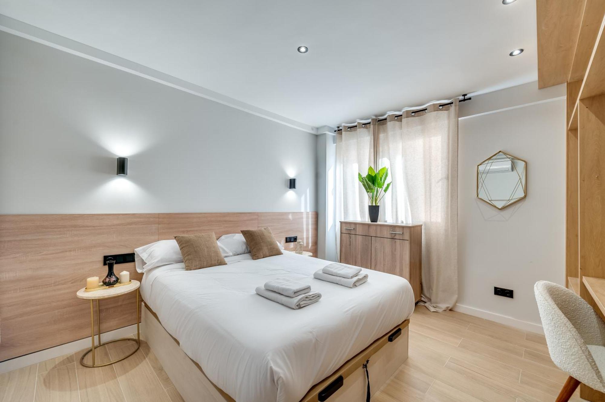 Victoria Lux 100 Apartment